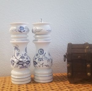 Vintage Blue and White Japanese salt & pepper set